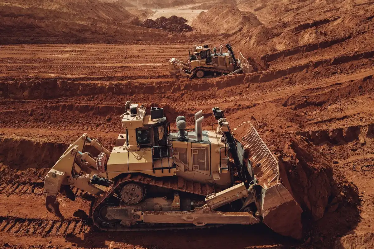 Caterpillar представила D11 XE: самый большой бульдозер марки получил электропривод
