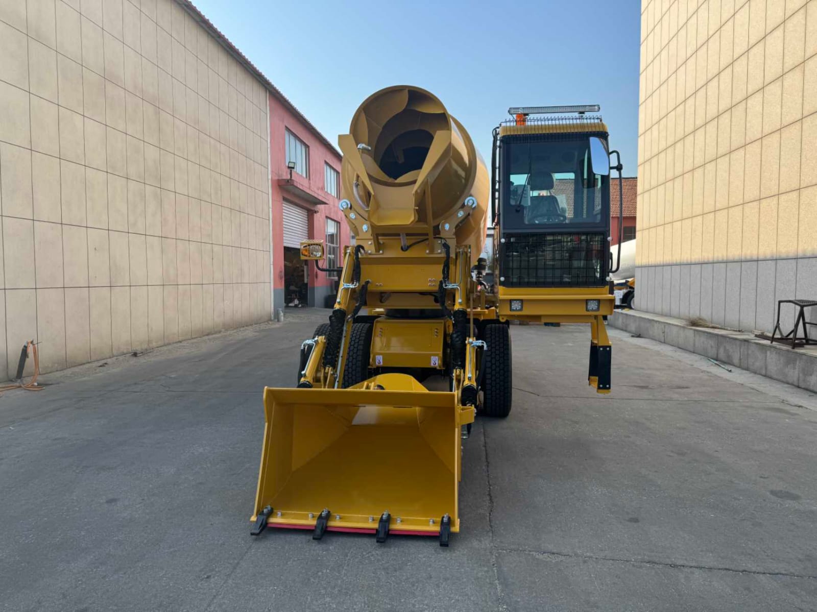 Автобетоносмеситель XCMG SLM4500-S, внешний вид — фото 4