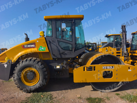 Каток XCMG XS163J